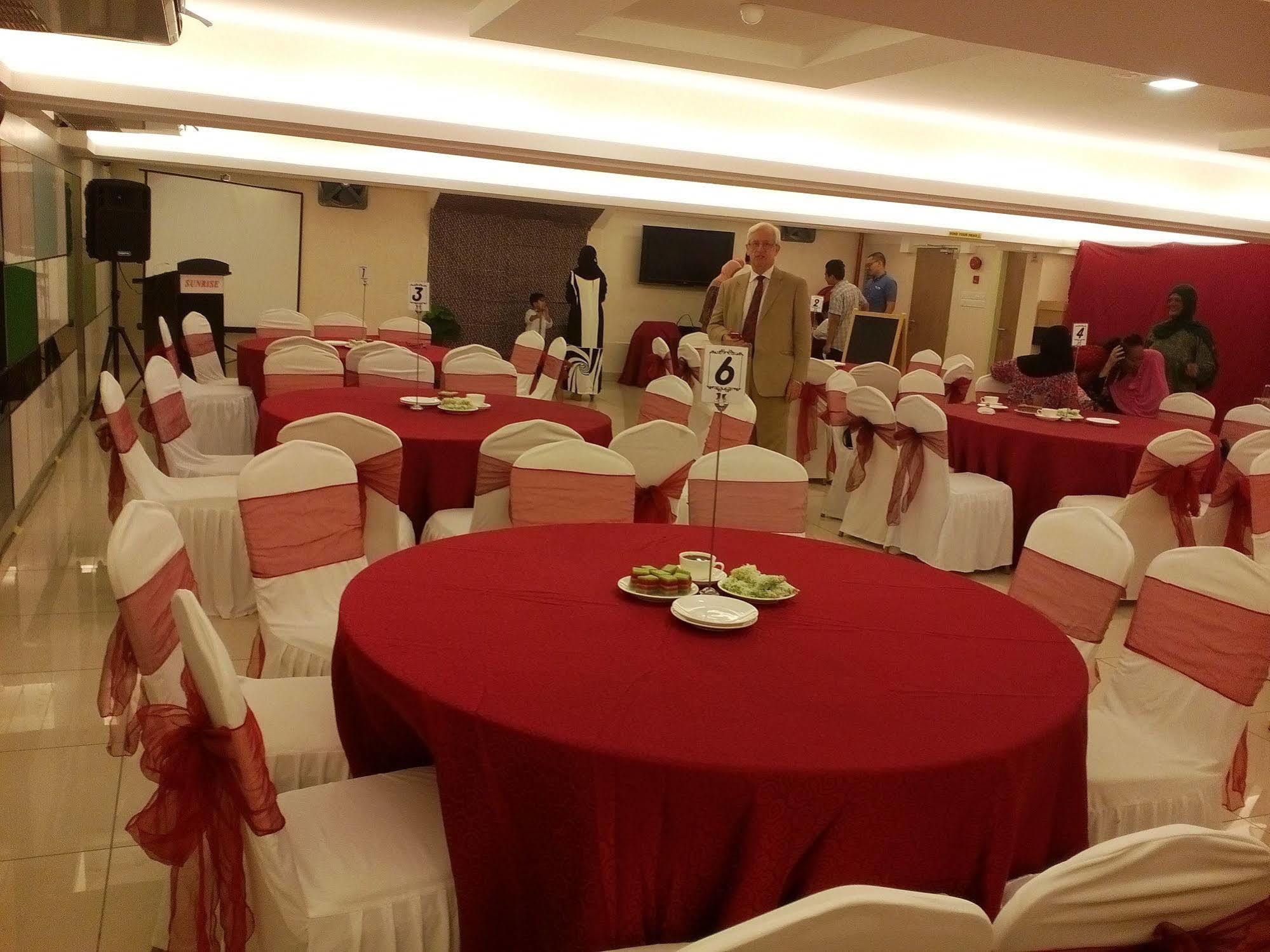 פטלין ג'איה Sunrise Hotel מראה חיצוני תמונה